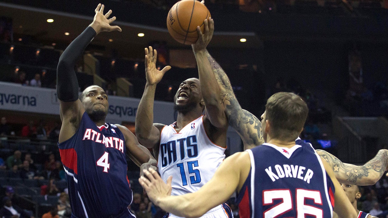 Three Hits: Hawks upend Bobcats for key win in East playoff race